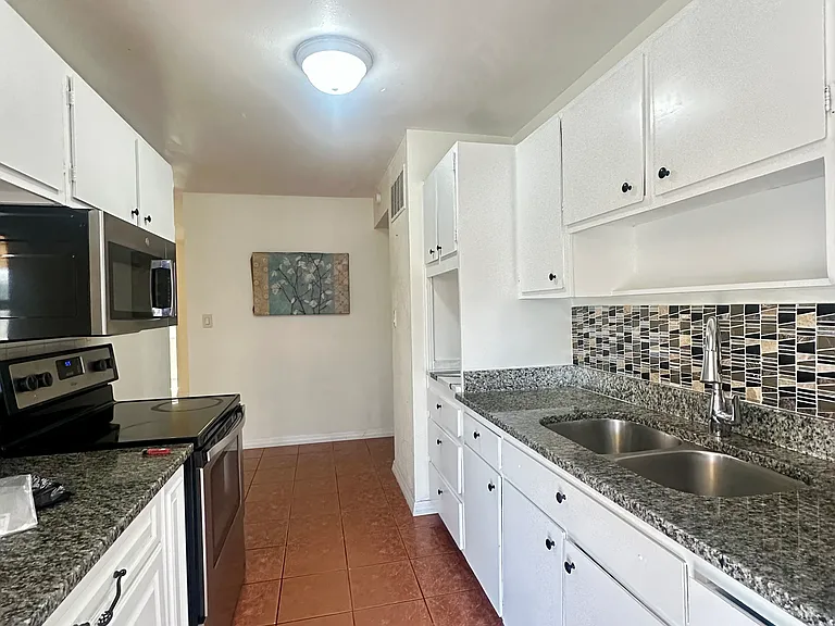 4717 Town N Country Blvd — Photo 12