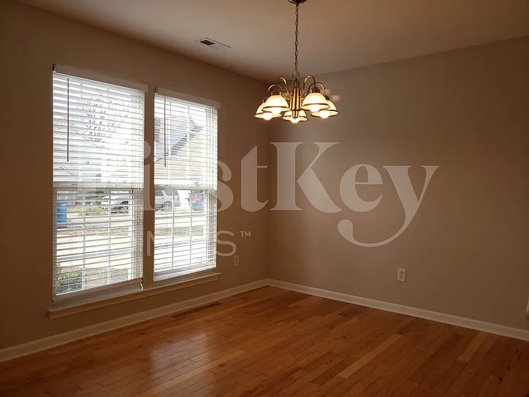 6632 Courtland St — Photo 2