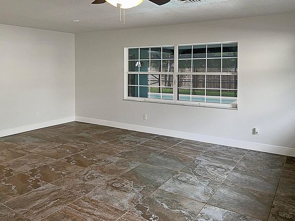 3rd image of 2927 Sherwood Lane