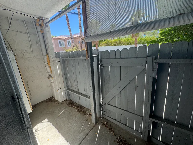 2231 N Palm Canyon Dr #5 — Photo 8