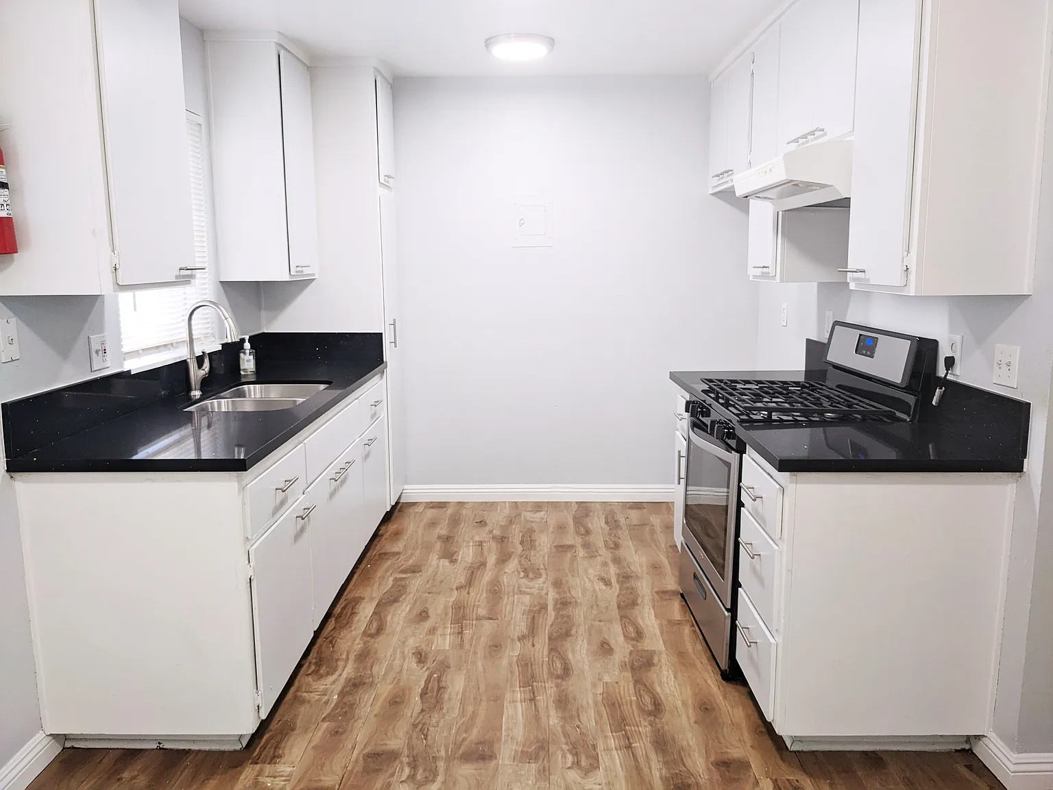 2655 E Park Ln — Photo 1