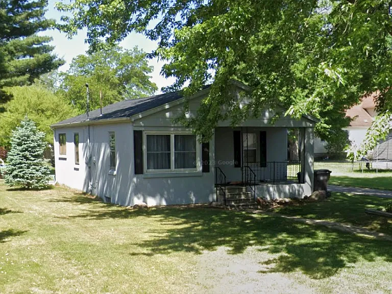 226 McKinley St — Photo 2
