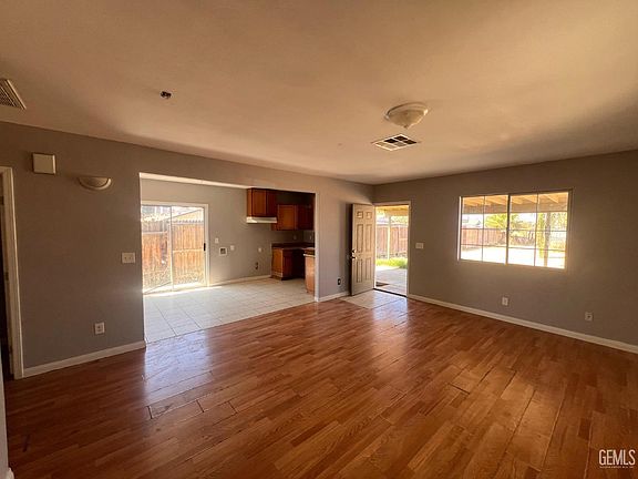 5th image of 931 Knotts St