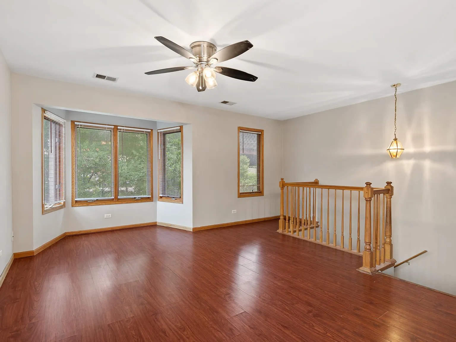 3 bed, 1100 sqft, $2,150 — Photo 2