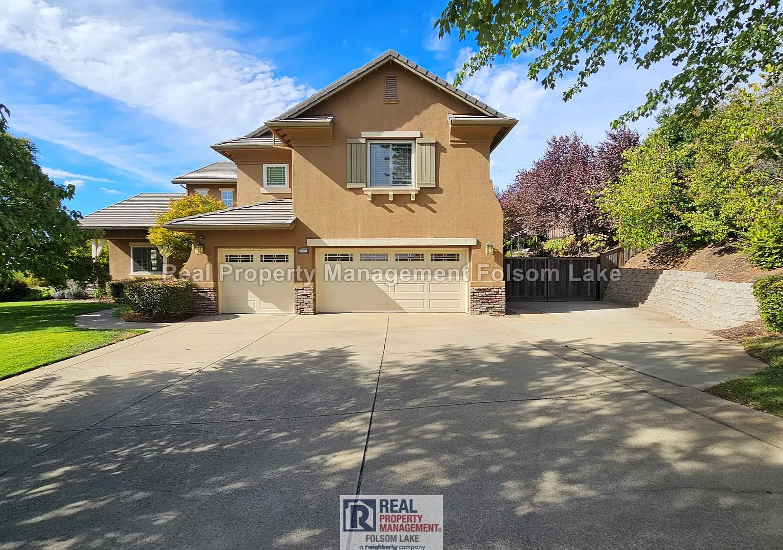 Spacious 5-Bedroom 3-Bath Plus Bonus Room with Pool, Spa & Scenic Views — Photo 2