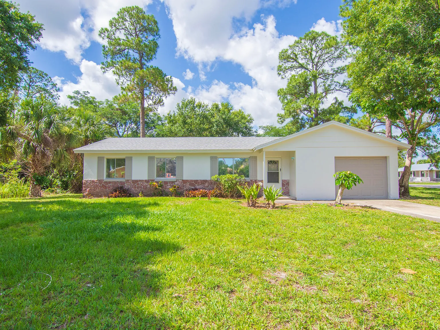4 bed, 2.0 bath, 1150 sqft, $2,180 — Photo 2