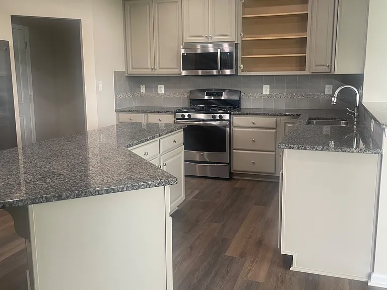 2410 Walthall Ct — Photo 26