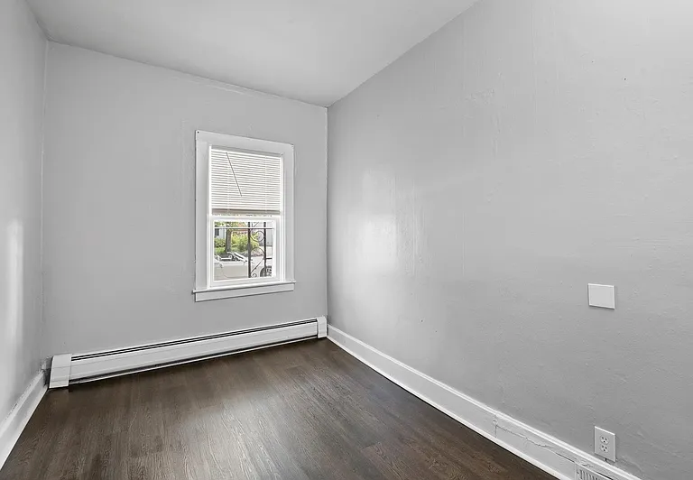 111 Center St — Photo 9