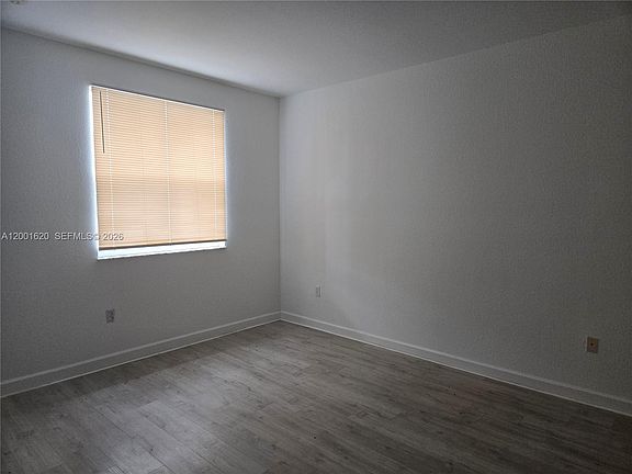 3rd image of 2731 SE 17th Ave Unit 210