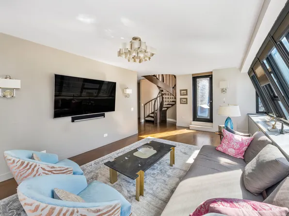 309 East 49th Street image 3 of 17