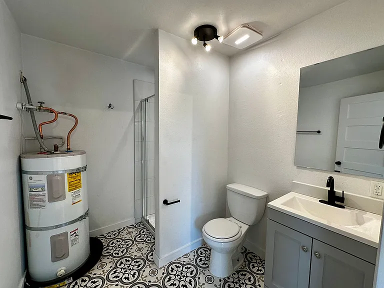Adams Apartments — Photo 18