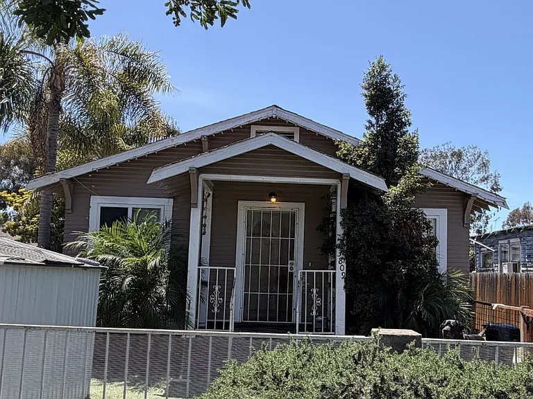 3809 Birch St — Photo 2