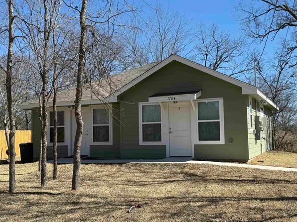 1704 E 3rd St, Lampasas, TX 76550