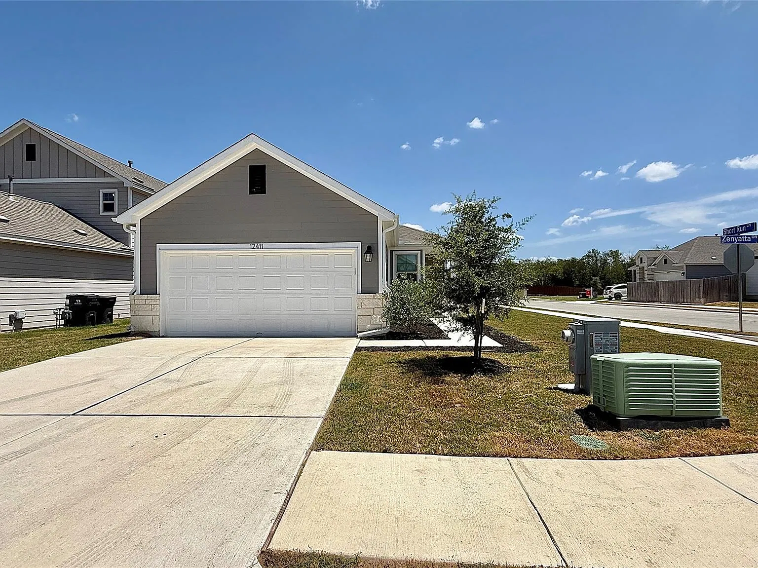 4 bed, 2.0 bath, 1551 sqft, $1,900 — Photo 2