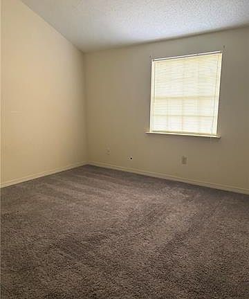4th image of 909 Vouray Dr #D