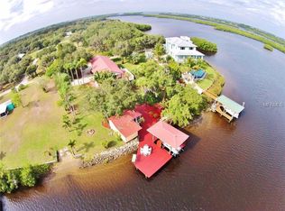 1204 Frisbie Rd, Ruskin, FL 33570