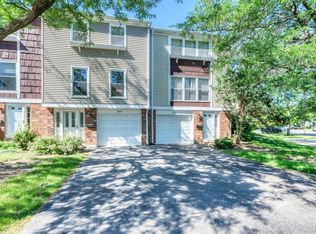 2009 Farnham Ct, Schaumburg, IL