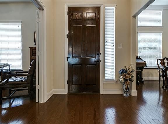 3rd image of 3213 Burnet Cir