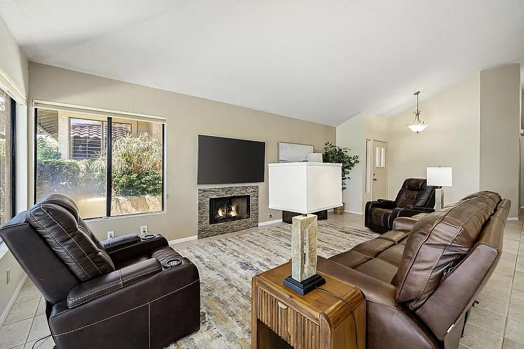 2 bed, 1392 sqft, $2,950 — Photo 3