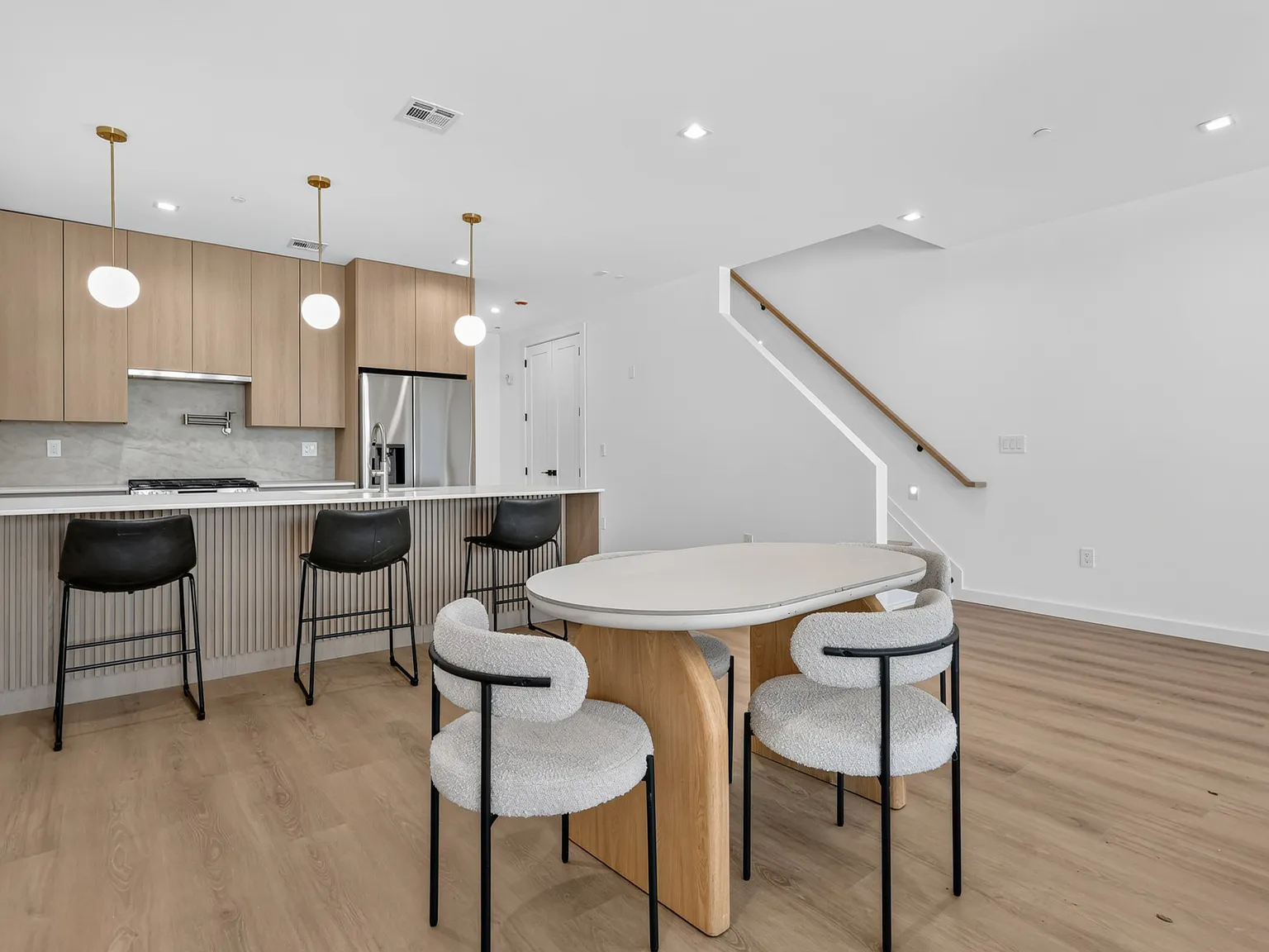 3 bed, 2.5 bath, 1634 sqft, $4,800 — Photo 3