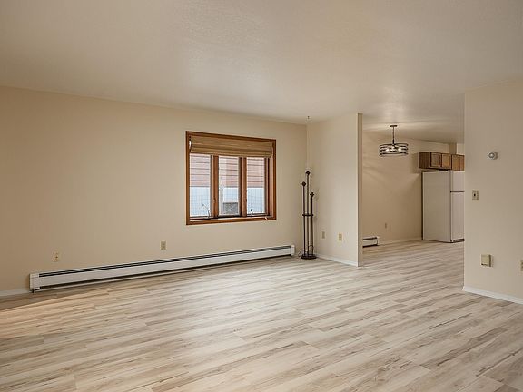 5th image of 3195 Amber Ave