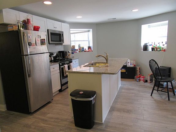 3rd image of 1240 W Carmen Ave #G