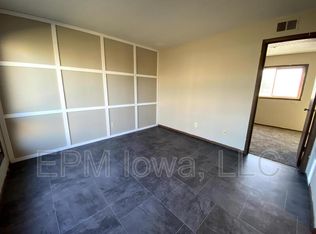 716 Randolph St APT 6, Waterloo, IA 50702