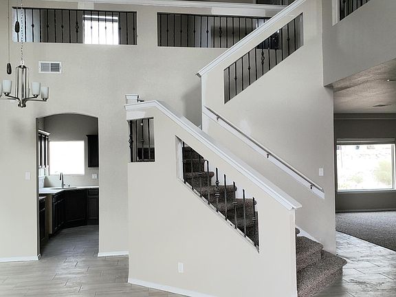 4th image of 260 Jennice Cir