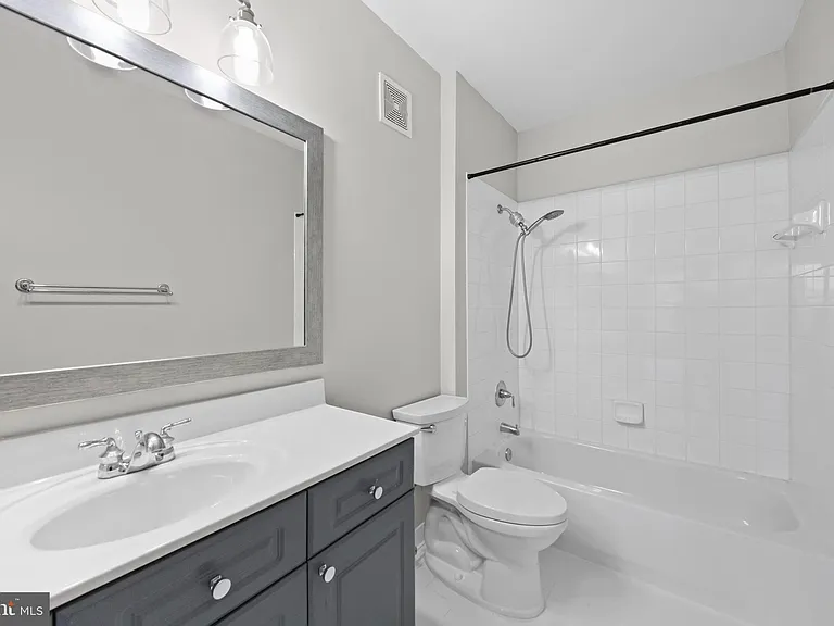 801 S Greenbrier St #215 — Photo 31