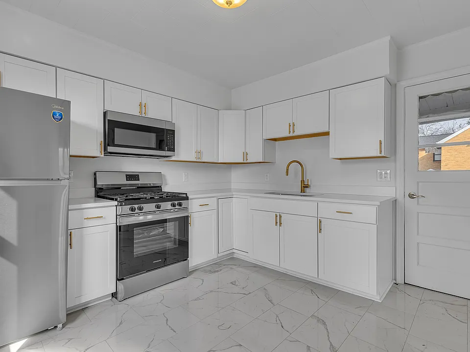 81 Beaver St