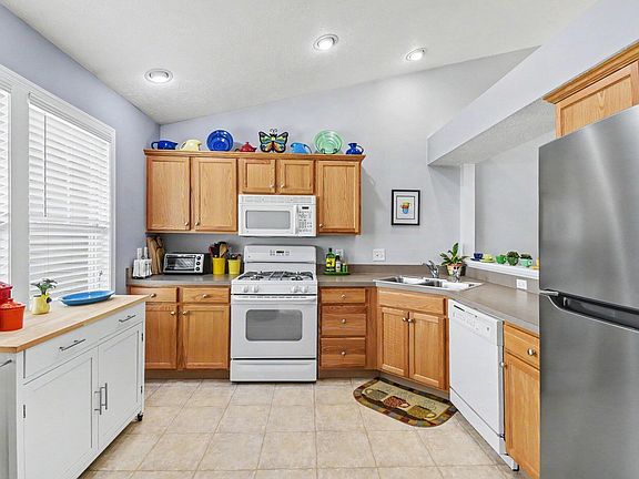 3rd image of 1186 La Paloma Dr SW #32