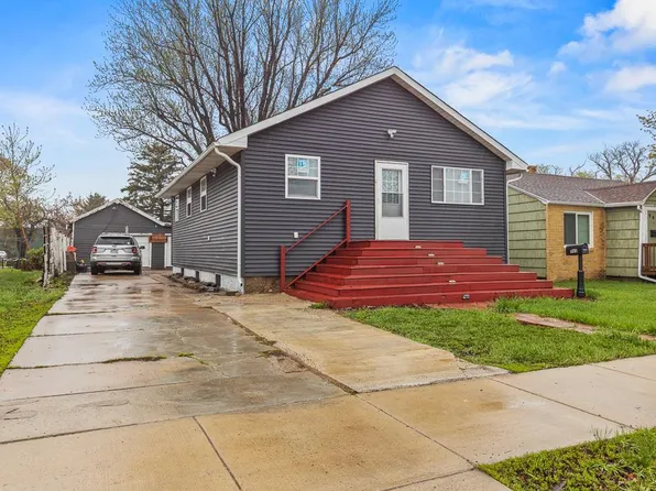 905 W Main St, Marshall, MN 56258