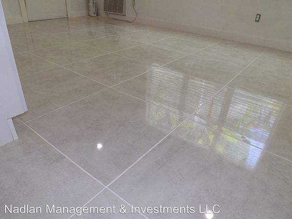 4th image of 319 W 28th St APT 9