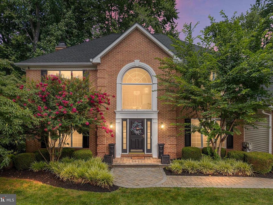 1st image of 14 Stonebridge Dr