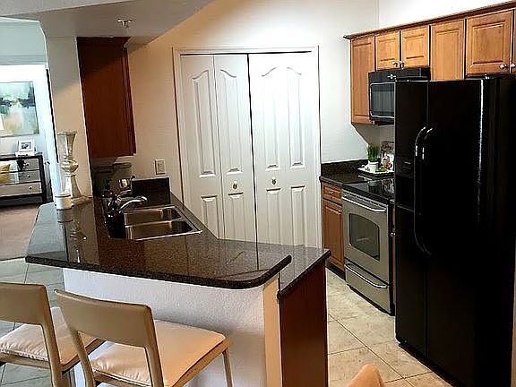 Kitchen and breakfast bar