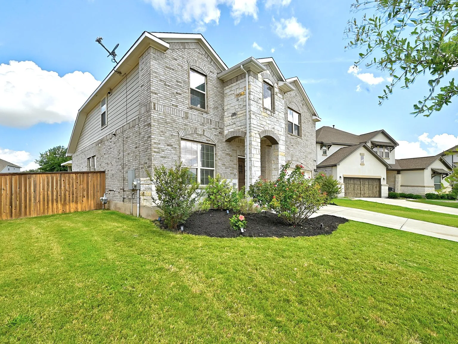 4 bed, 2.5 bath, 2508 sqft, $2,695 — Photo 4