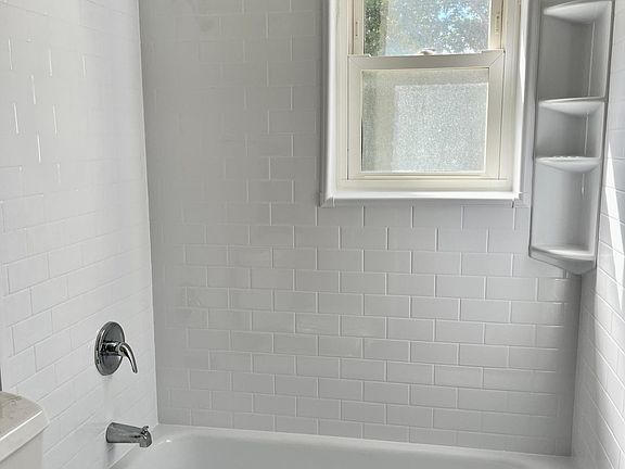 3rd image of 3592 Park Ave APT 2D