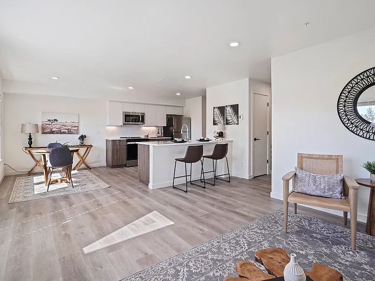 Edgewater Apartments — Photo 13