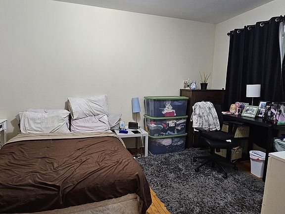 5th image of 3523 W Montrose Ave