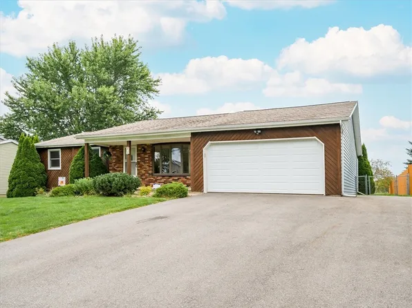 14 Fraser Dr, Hilton, NY 14468