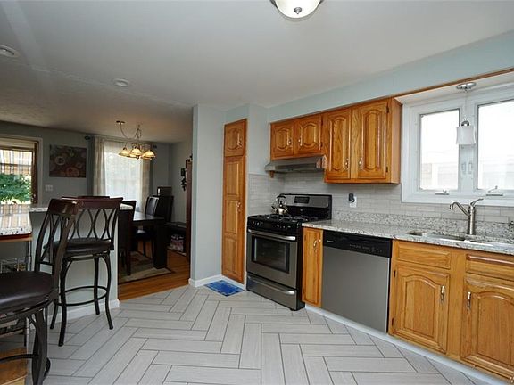 3rd image of 176 Camden Ave