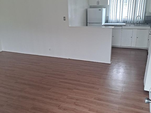 3rd image of 155 Entrada Dr APT 8
