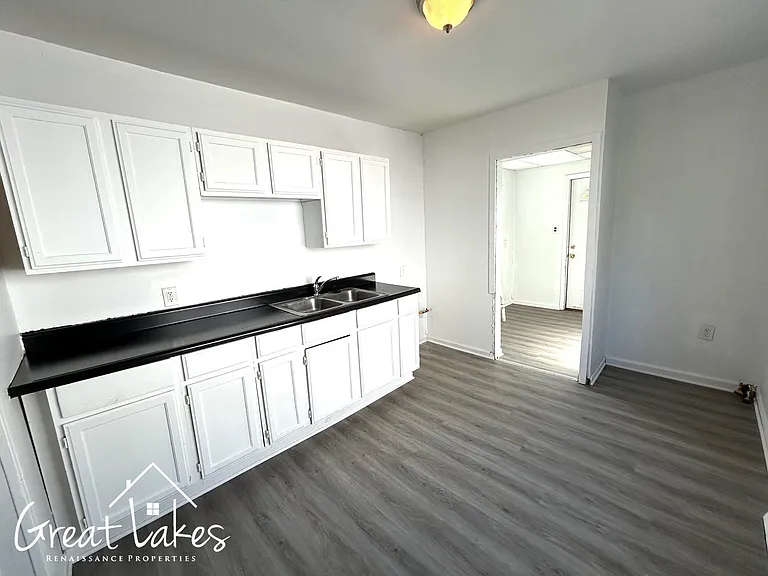 8428 Timken Ave — Photo 10