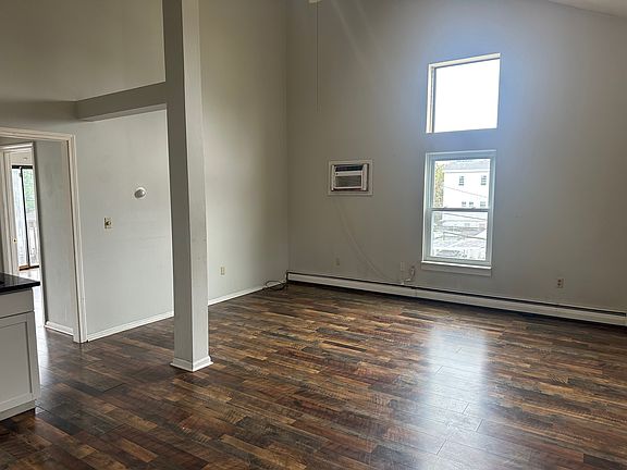 2nd image of 604 Chelmsford St #8