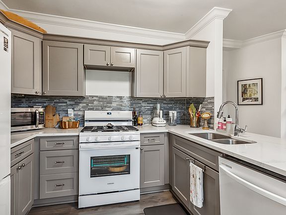 5th image of 2127 Piety St