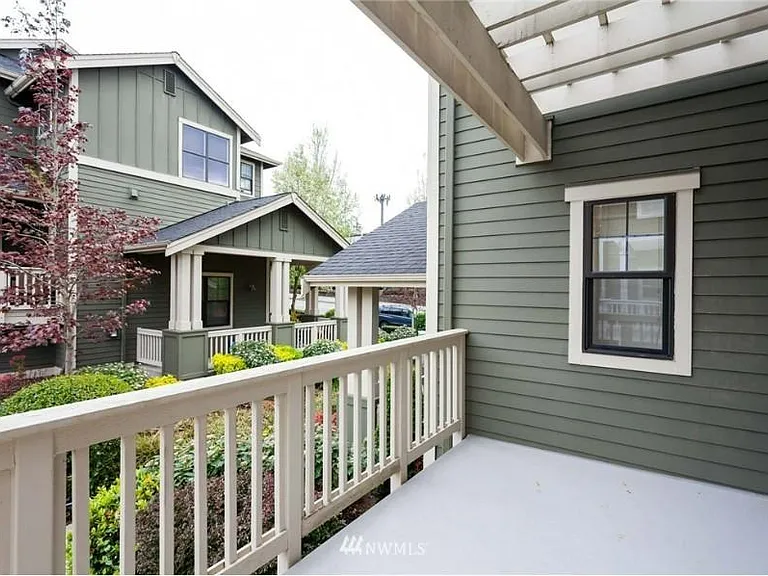 1867 NE Kenyon Ct — Photo 14