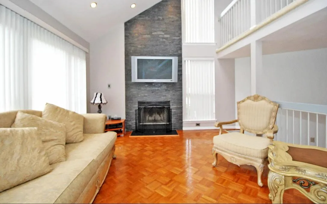 2 bed, 1369 sqft, $2,900 — Photo 4