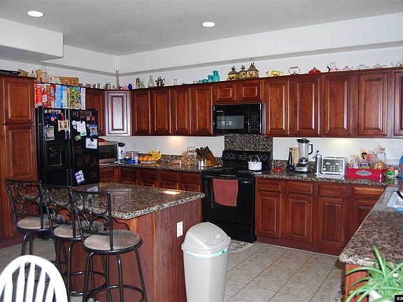 3rd image of 461 Golden Vista Ave