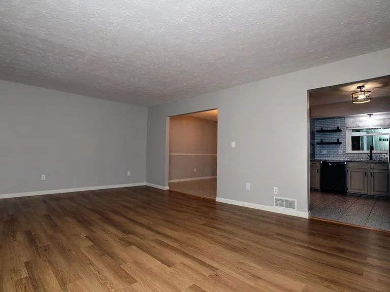 121 Eastern Hills Dr — Photo 13