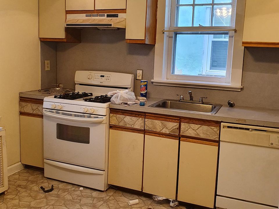 2nd image of 444 Grand St